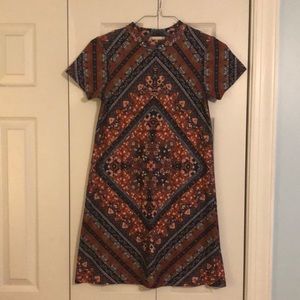 Women’s altar’d state, size small, short sleeve dress.